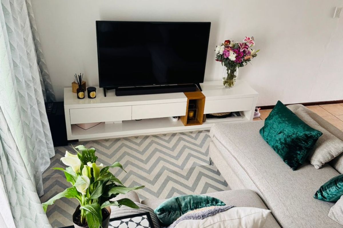 Stunning 2-Bedroom Apartment for Rental in Erand Gardens  - Photo 5