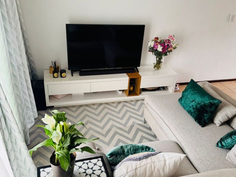 Stunning 2-Bedroom Apartment for Rental in Erand Gardens  - Photo 5