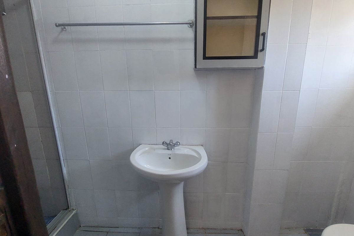 Chic 2 Bed basement in Arena Park - Photo 4