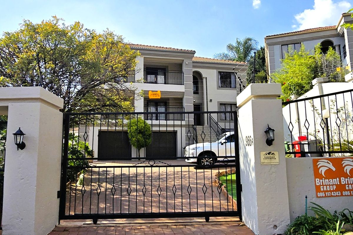 Luxurious Fully Furnished 5-Bedroom Family Home To Rent in Faerie Glen, Pretoria - Photo 3