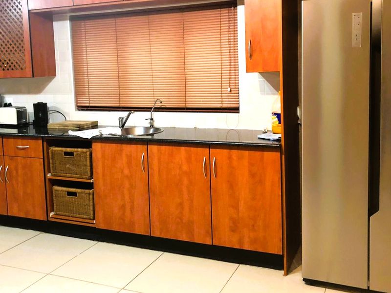 Luxurious Fully Furnished 5-Bedroom Family Home To Rent in Faerie Glen, Pretoria - Photo 5