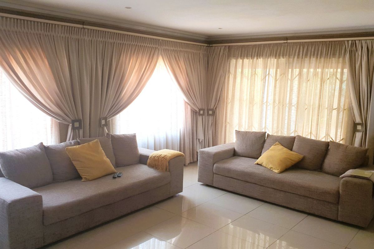 Luxurious Fully Furnished 5-Bedroom Family Home To Rent in Faerie Glen, Pretoria - Photo 4