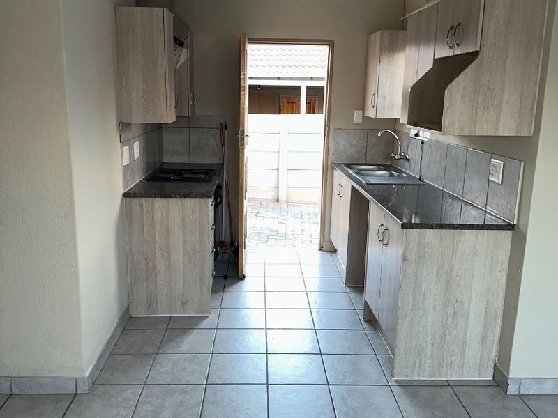 Beautiful 3 Bedroom’s With 2 Bathroom’s House for Rent in Leopard Rest.  - Photo 2