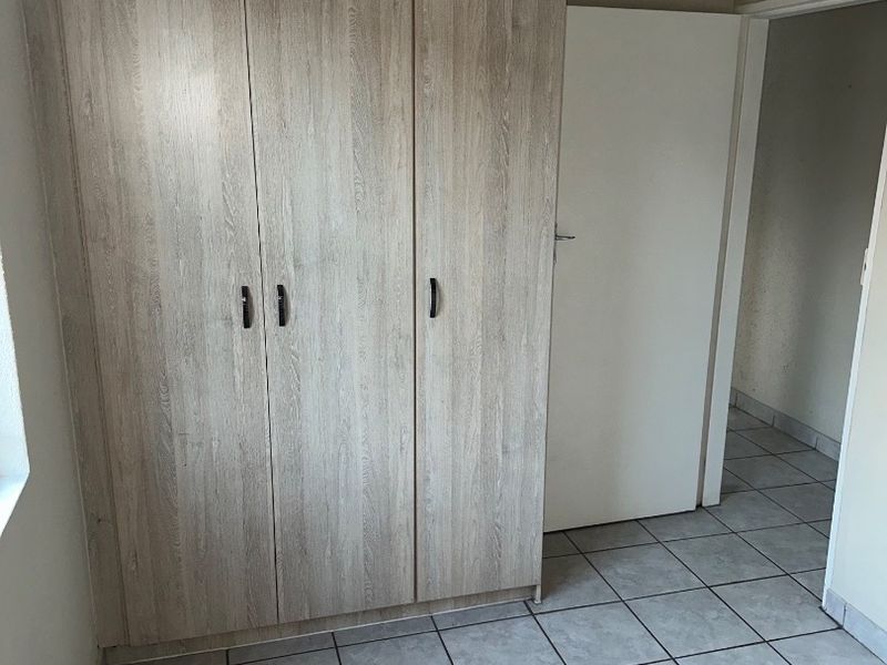 Beautiful 3 Bedroom’s With 2 Bathroom’s House for Rent in Leopard Rest.  - Photo 8