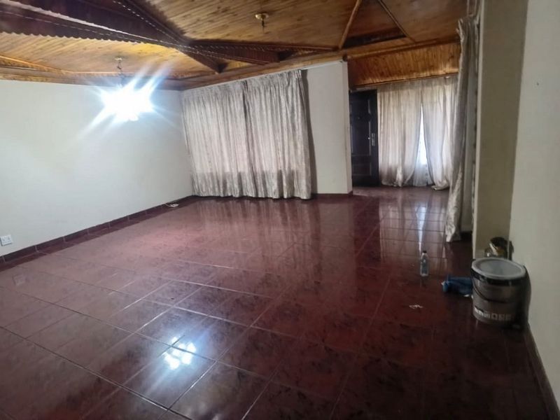 Modern and Well-Maintained 3-Bedroom Family home in Modder East - Photo 8