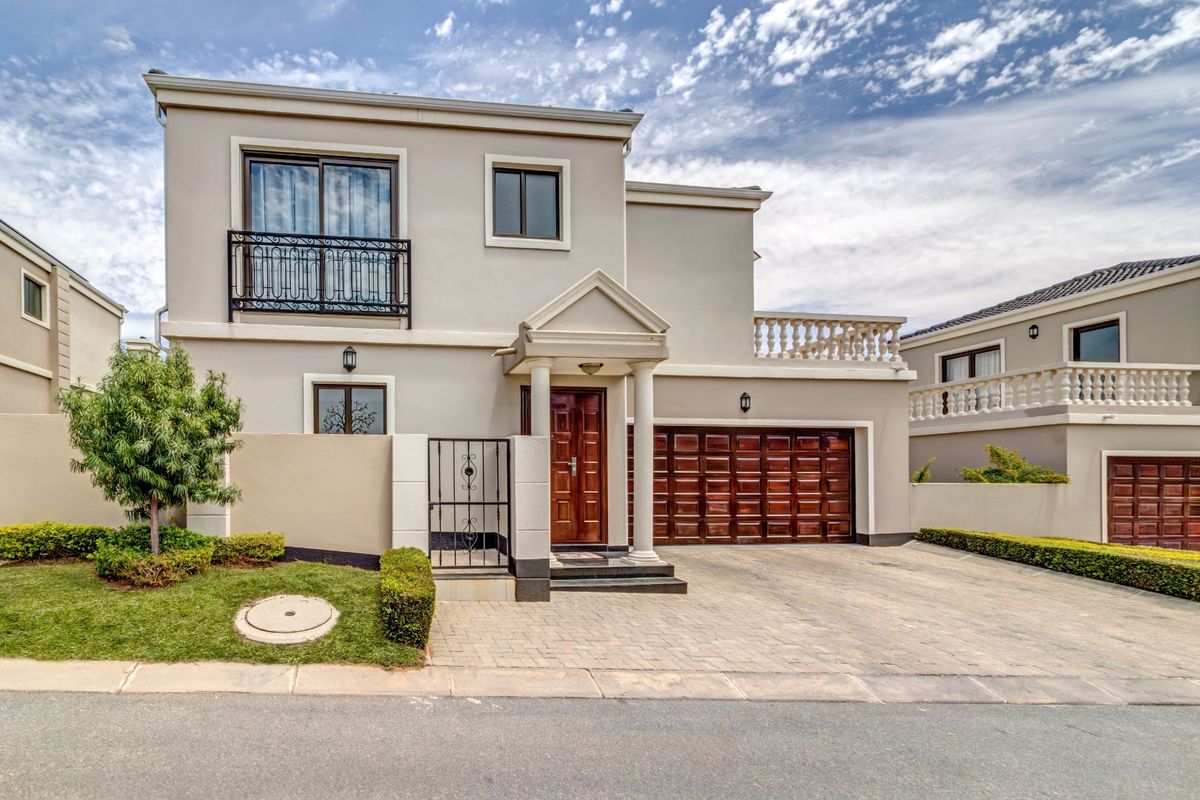 Modern 3 bedroom house in Fourways. - Photo 2