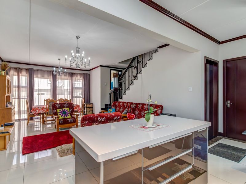 Modern 3 bedroom house in Fourways. - Photo 5