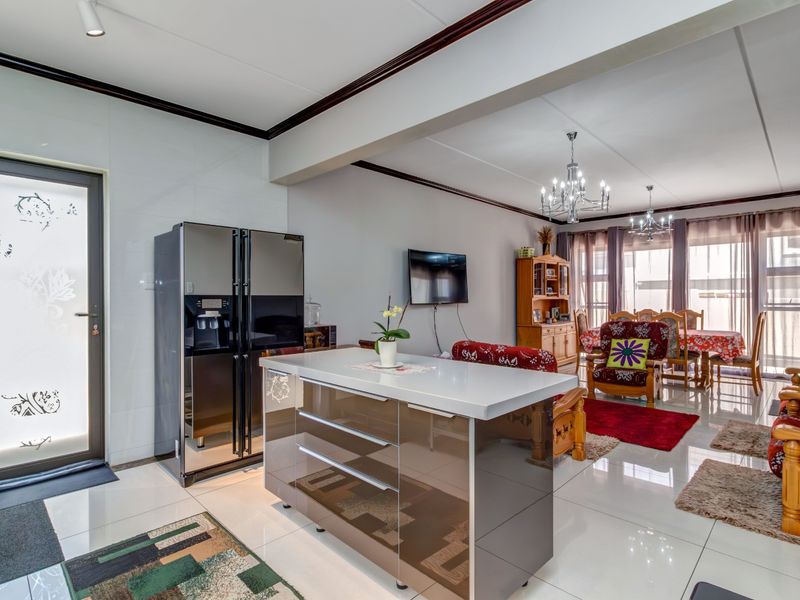 Modern 3 bedroom house in Fourways. - Photo 6