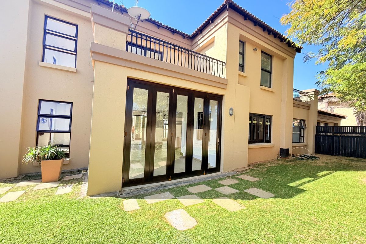 5 Bed House in Blue Valley Golf Estate for Sale - Photo 5