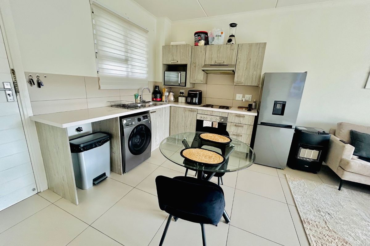 Large one bedroom unit - Photo 4