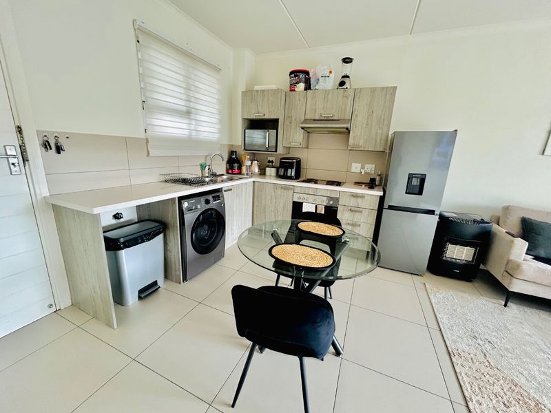 Large one bedroom unit - Photo 4