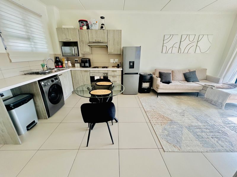 Large one bedroom unit - Photo 2