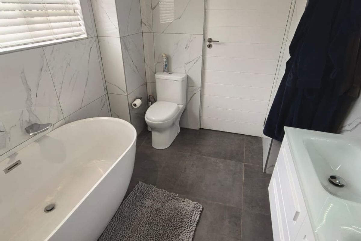 Elegant 3-Bedroom Family Home in a Secure Complex - Photo 5