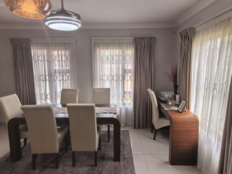 Elegant 3-Bedroom Family Home in a Secure Complex - Photo 7