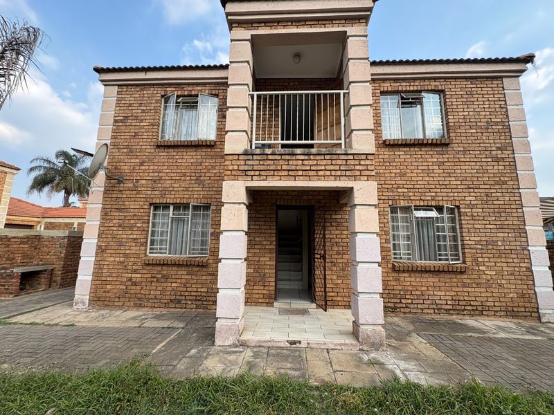 Spacious 3-Bedroom Duplex for Sale in Claremont - Photo 1