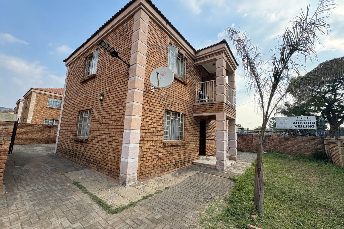 Spacious 3-Bedroom Duplex for Sale in Claremont - Photo 3
