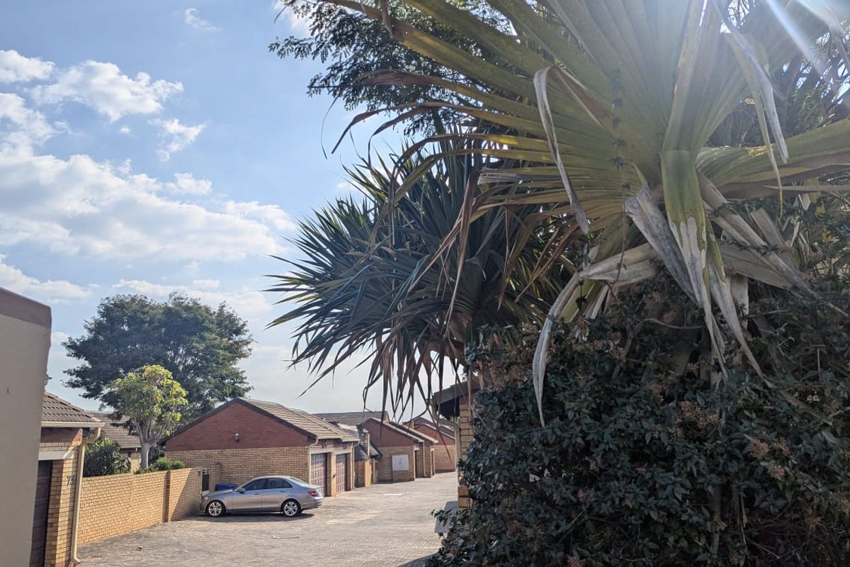3 Bedroom Simplex for Sale, Equestria, Pretoria East  - Photo 4