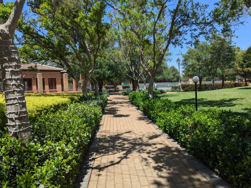 3 Bedroom Simplex for Sale, Equestria, Pretoria East  - Photo 8