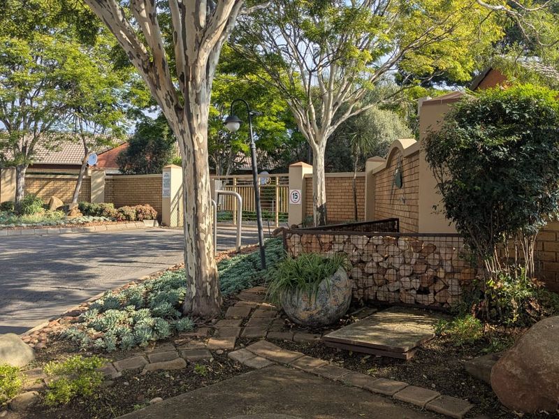 3 Bedroom Simplex for Sale, Equestria, Pretoria East  - Photo 1