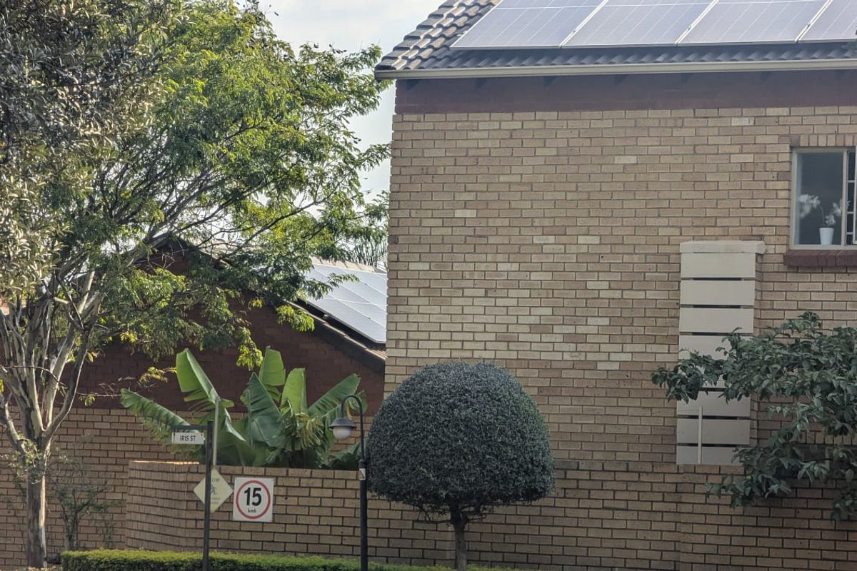 3 Bedroom Simplex for Sale, Equestria, Pretoria East  - Photo 5
