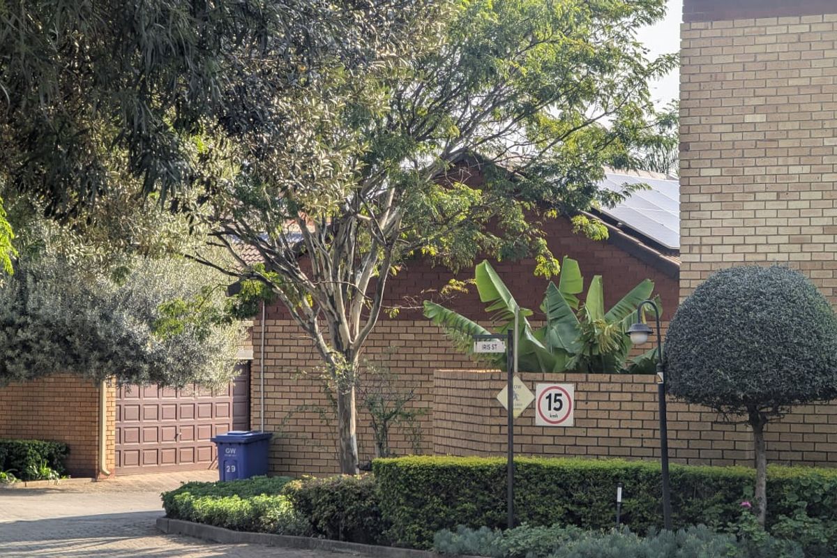 3 Bedroom Simplex for Sale, Equestria, Pretoria East  - Photo 2