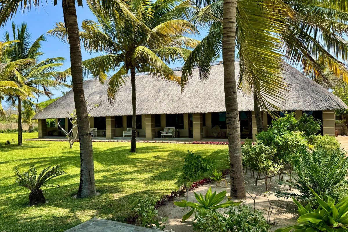 Truly sensational beachfront Lodge in Mozambique - Photo 2