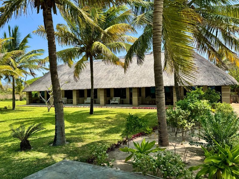 Truly sensational beachfront Lodge in Mozambique - Photo 2