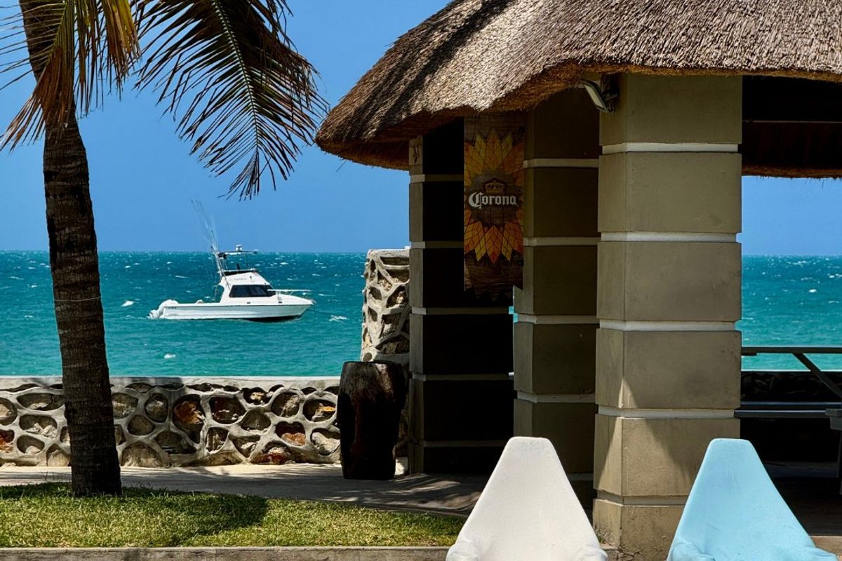 Truly sensational beachfront Lodge in Mozambique - Photo 3