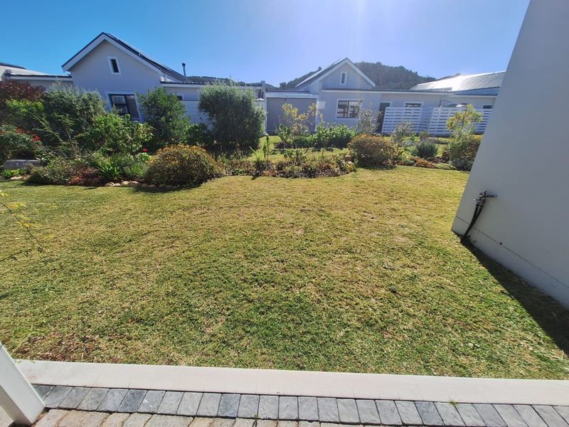 Spacious and Sunny 2 Bedroom, 2 Bathroom House - Photo 4