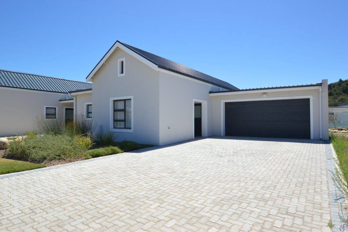 Spacious and Sunny 2 Bedroom, 2 Bathroom House - Photo 2