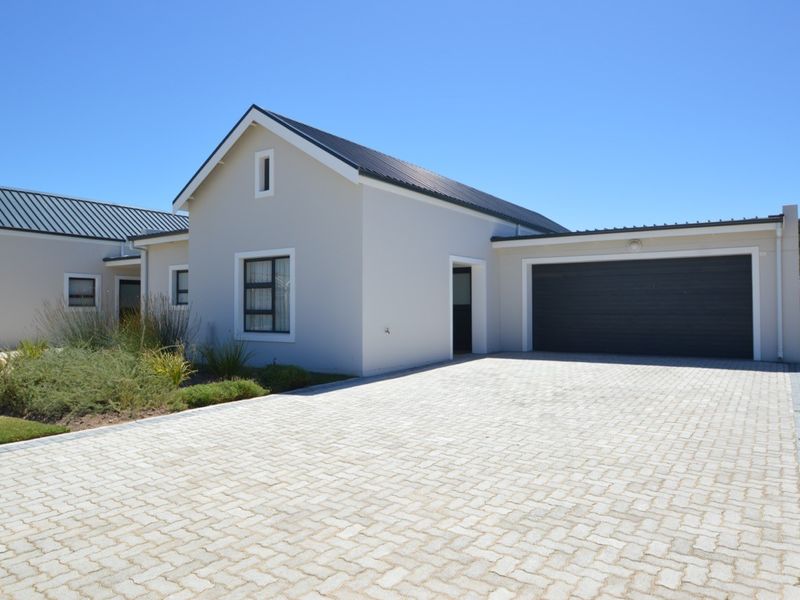 Spacious and Sunny 2 Bedroom, 2 Bathroom House - Photo 2