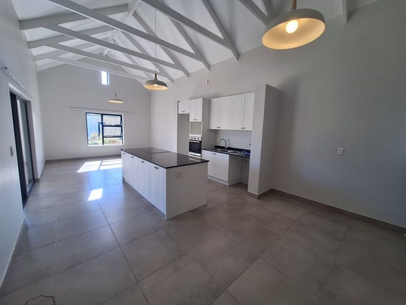 Spacious and Sunny 2 Bedroom, 2 Bathroom House - Photo 6