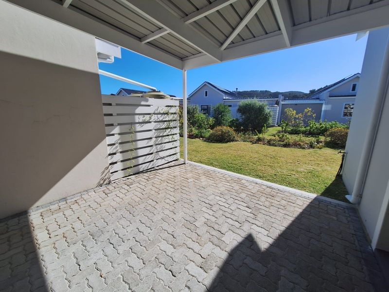 Spacious and Sunny 2 Bedroom, 2 Bathroom House - Photo 3