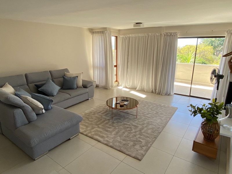 Spacious & Sunny 4-Bedroom Retreat with Panoramic Mountain Views - Photo 3