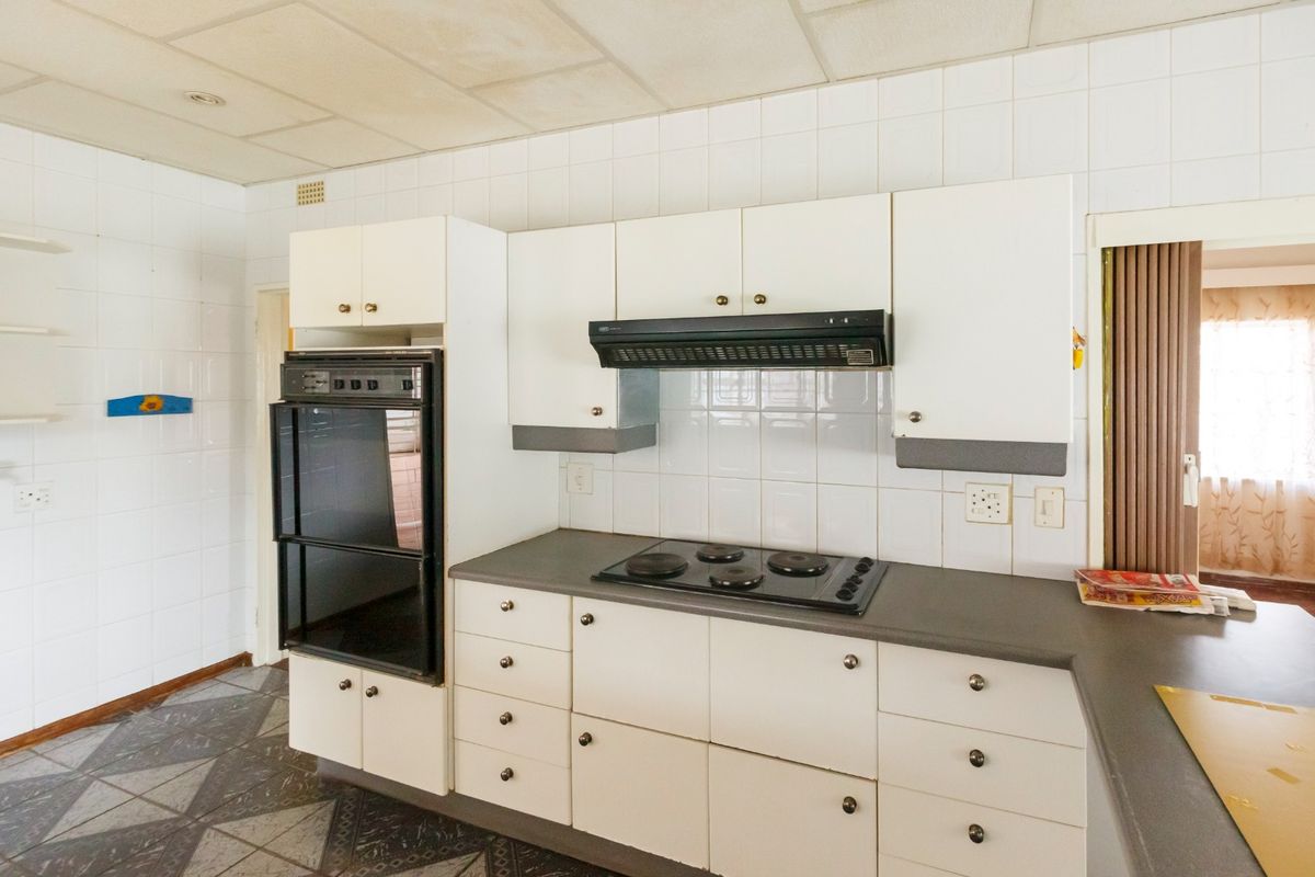Spacious 5-Bedroom Family Home – Designed for Comfortable Living and Entertaining - Photo 3