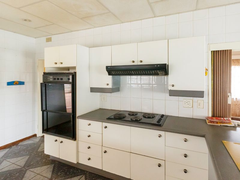 Spacious 5-Bedroom Family Home – Designed for Comfortable Living and Entertaining - Photo 3