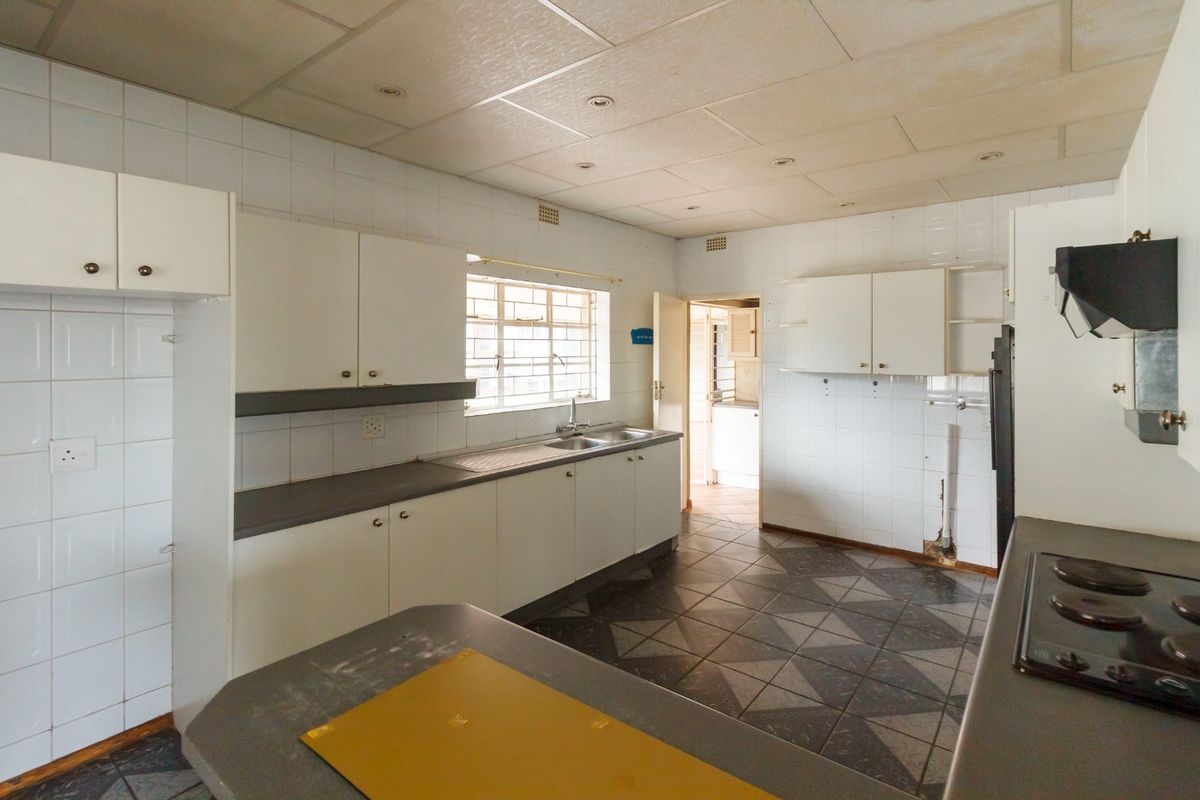 Spacious 5-Bedroom Family Home – Designed for Comfortable Living and Entertaining - Photo 4