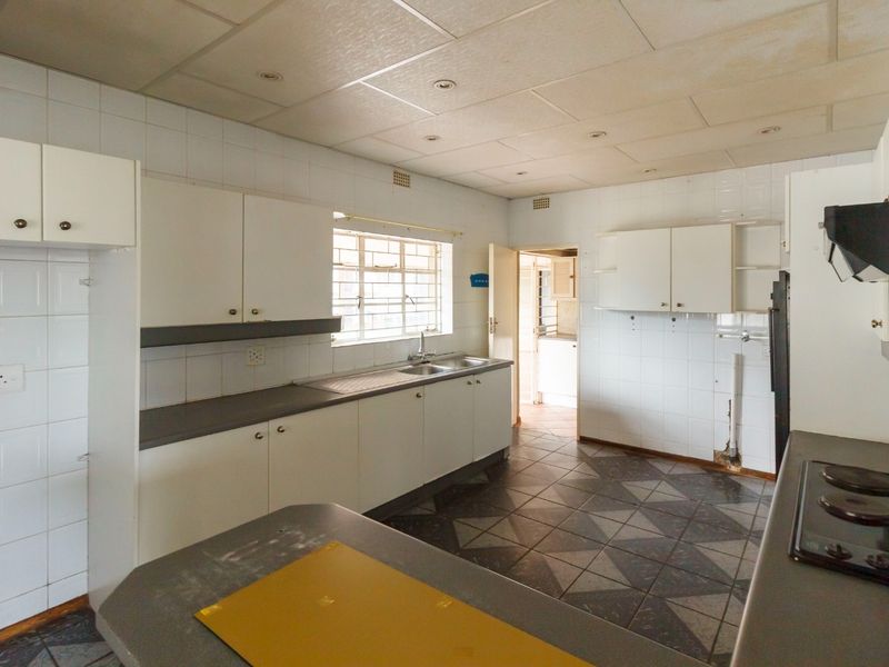 Spacious 5-Bedroom Family Home – Designed for Comfortable Living and Entertaining - Photo 4
