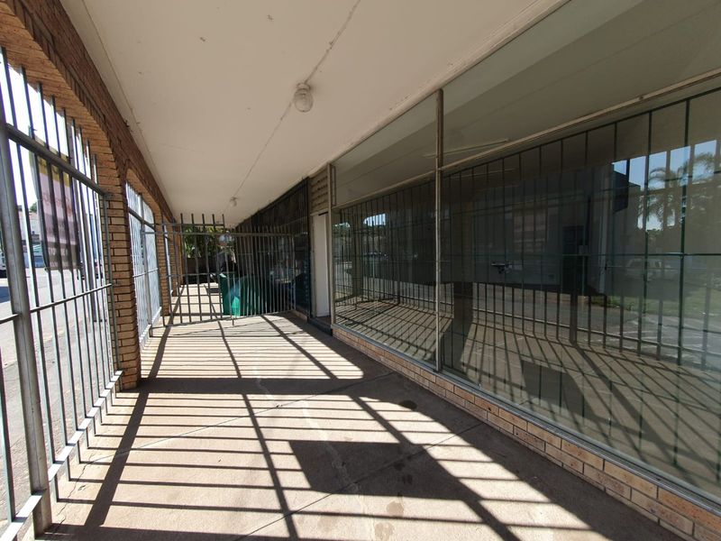 52m2 Retail Space available for Rent - Photo 1