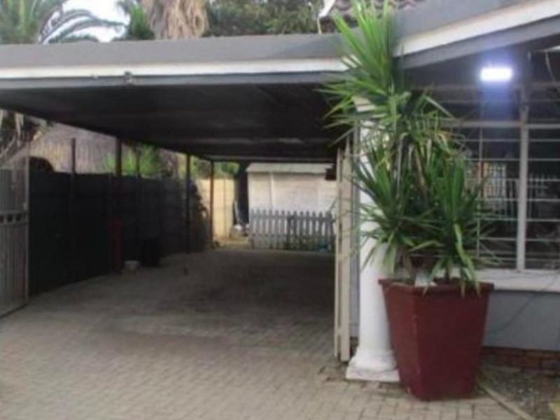 Spacious Family Home with Two Income-Generating Flatlets - Photo 3