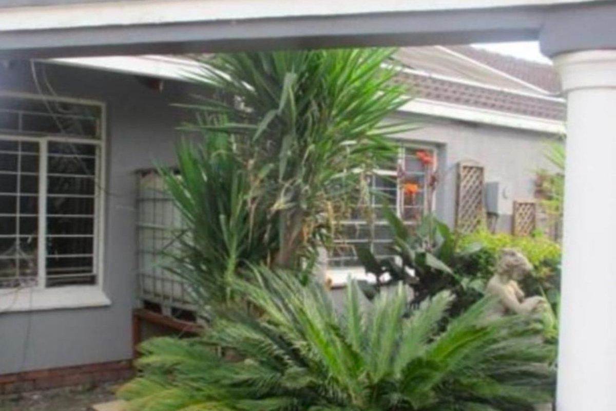 Spacious Family Home with Two Income-Generating Flatlets - Photo 2