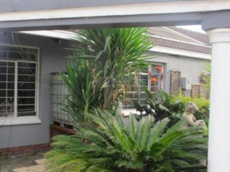 Spacious Family Home with Two Income-Generating Flatlets - Photo 2