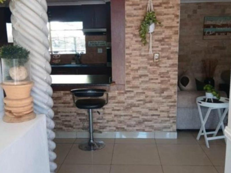 Spacious Family Home with Two Income-Generating Flatlets - Photo 7