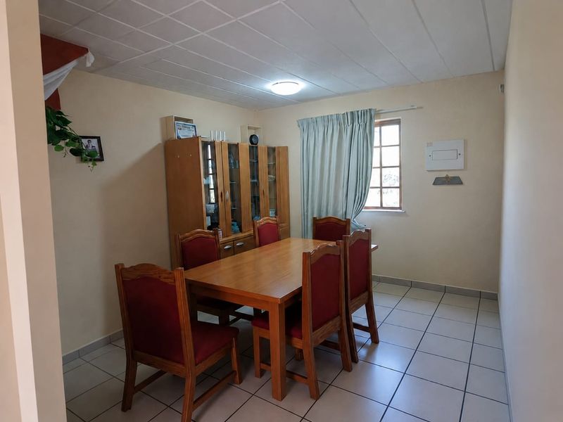Two-Bedroom Townhouse with a Private Garden - Photo 4