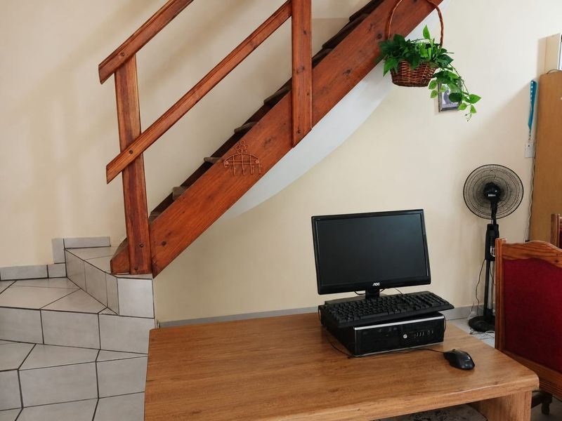 Two-Bedroom Townhouse with a Private Garden - Photo 8