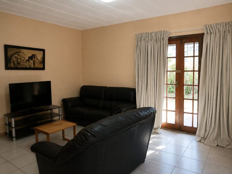 Two-Bedroom Townhouse with a Private Garden - Photo 7