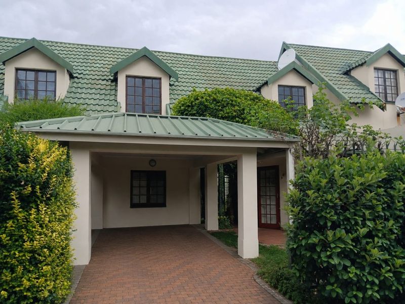 Two-Bedroom Townhouse with a Private Garden - Photo 1
