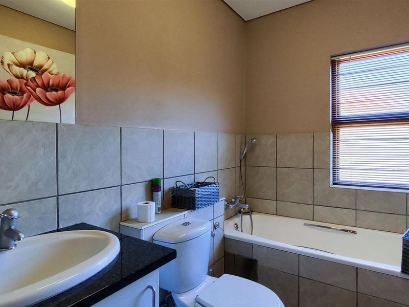 2 Bedroom Home in Vanderbijlpark - Photo 5
