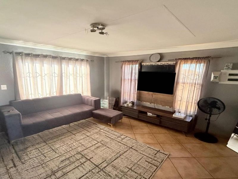 2 Bedroom Home in Vanderbijlpark - Photo 6