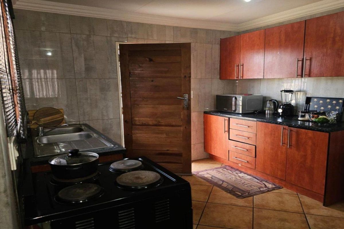 2 Bedroom Home in Vanderbijlpark - Photo 2